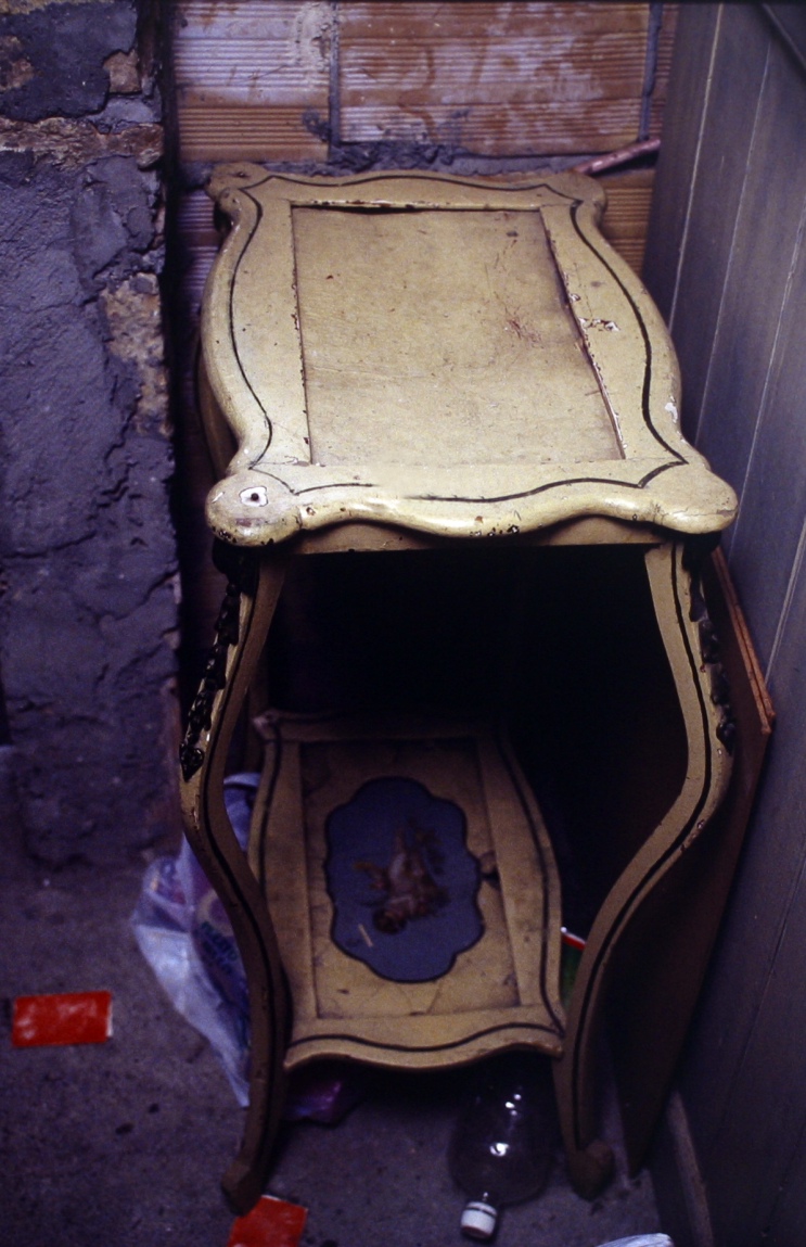 tavolino - bottega italiana (ultimo quarto, primo quarto sec. XIX, sec. XX)