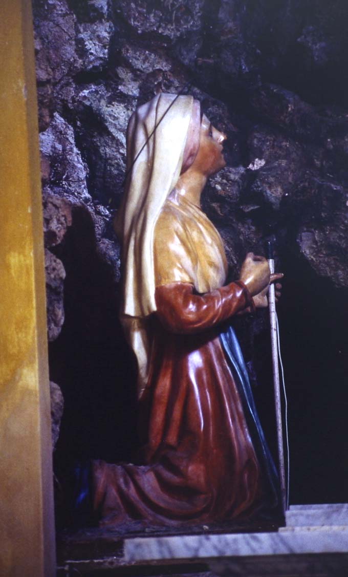 Santa Bernardette (statua, elemento d'insieme) - ambito italiano (secondo quarto sec. XX)