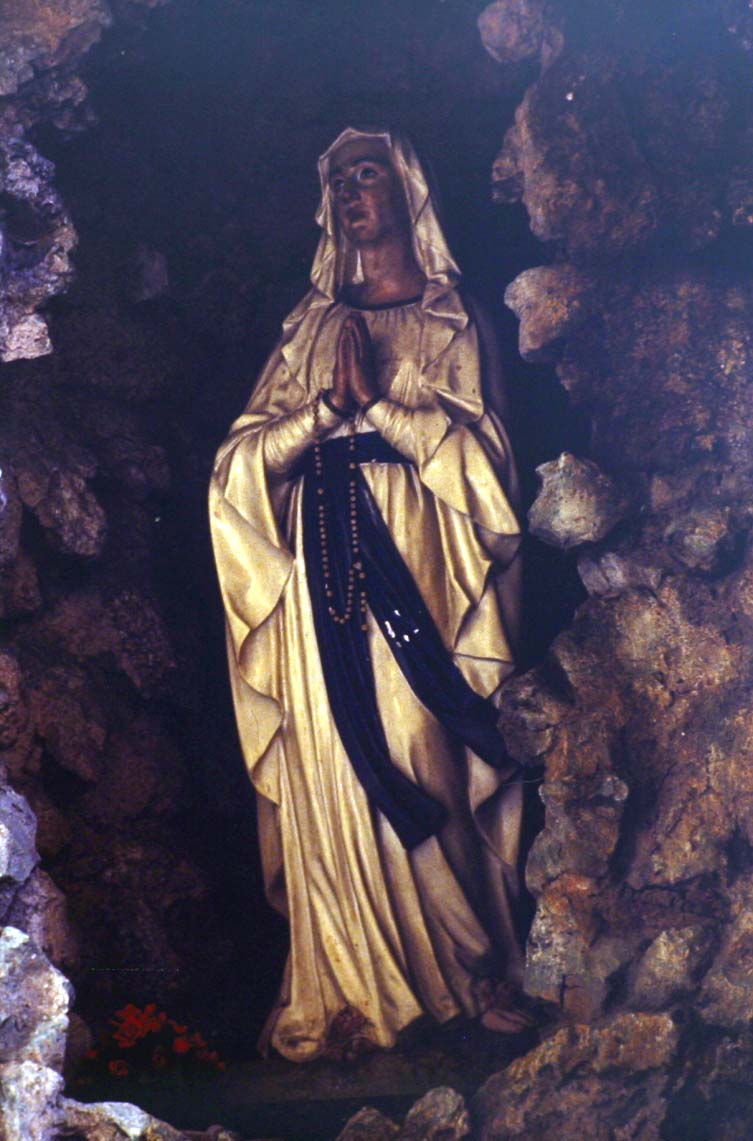 Madonna di Lourdes (statua, elemento d'insieme) - ambito italiano (secondo quarto sec. XX)