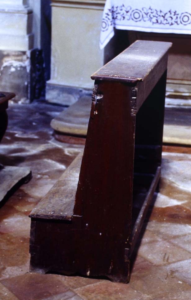 inginocchiatoio, serie - bottega marchigiana (primo quarto sec. XX)