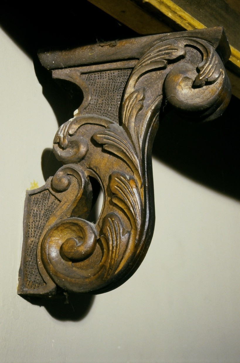 mensola, serie - ambito marchigiano (secondo quarto sec. XX)