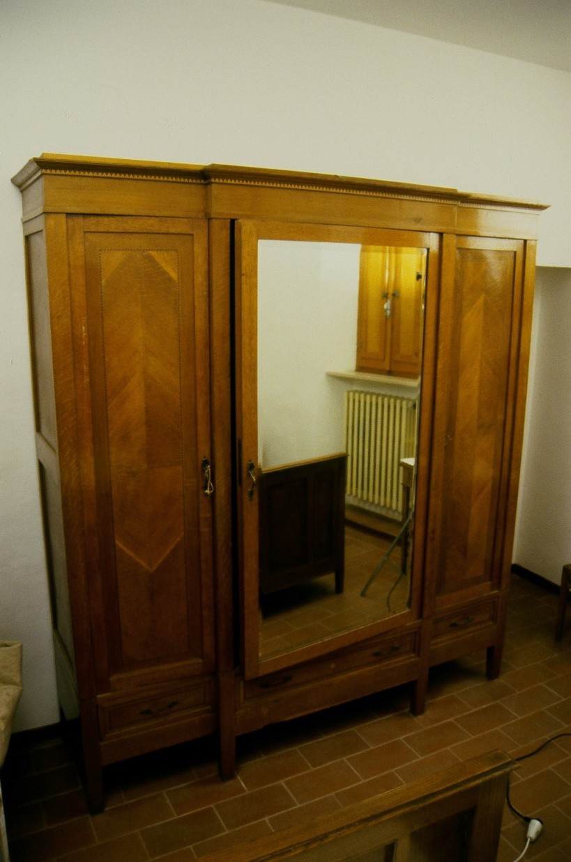 armadio - ambito italiano (primo quarto sec. XX)