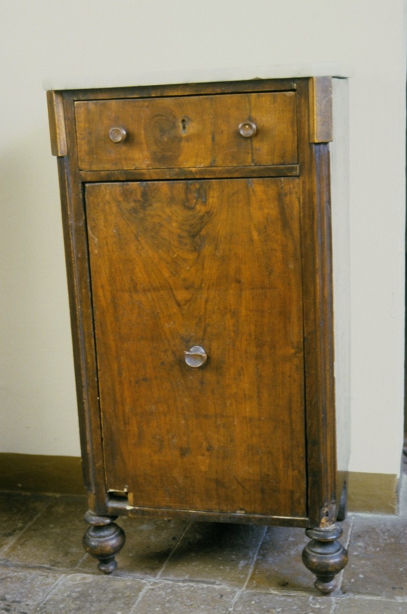 comodino - ambito italiano (seconda metà sec. XIX)