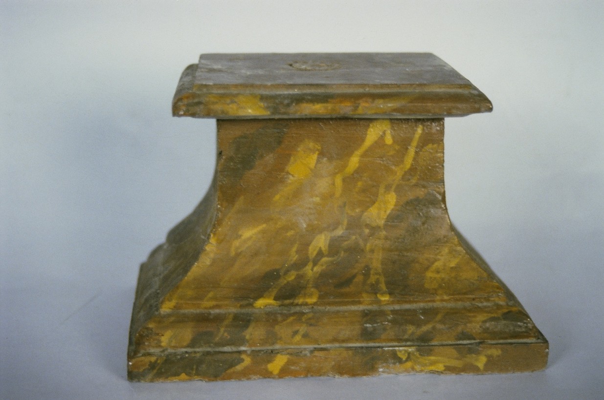 piedistallo - ambito marchigiano (fine/inizio secc. XVIII/ XIX)