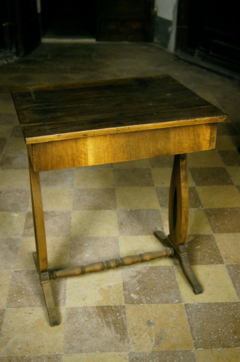 tavolino - ambito marchigiano (prima metà sec. XIX)