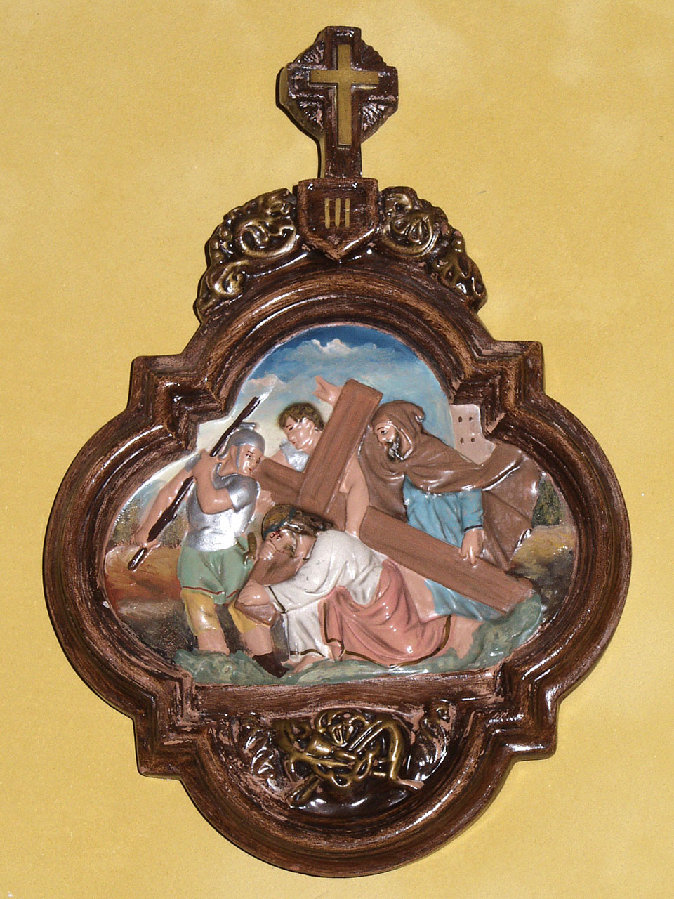 stazione III: Gesù cade sotto la croce la prima volta (Via Crucis, elemento d'insieme) - bottega marchigiana (prima metà sec. XX)