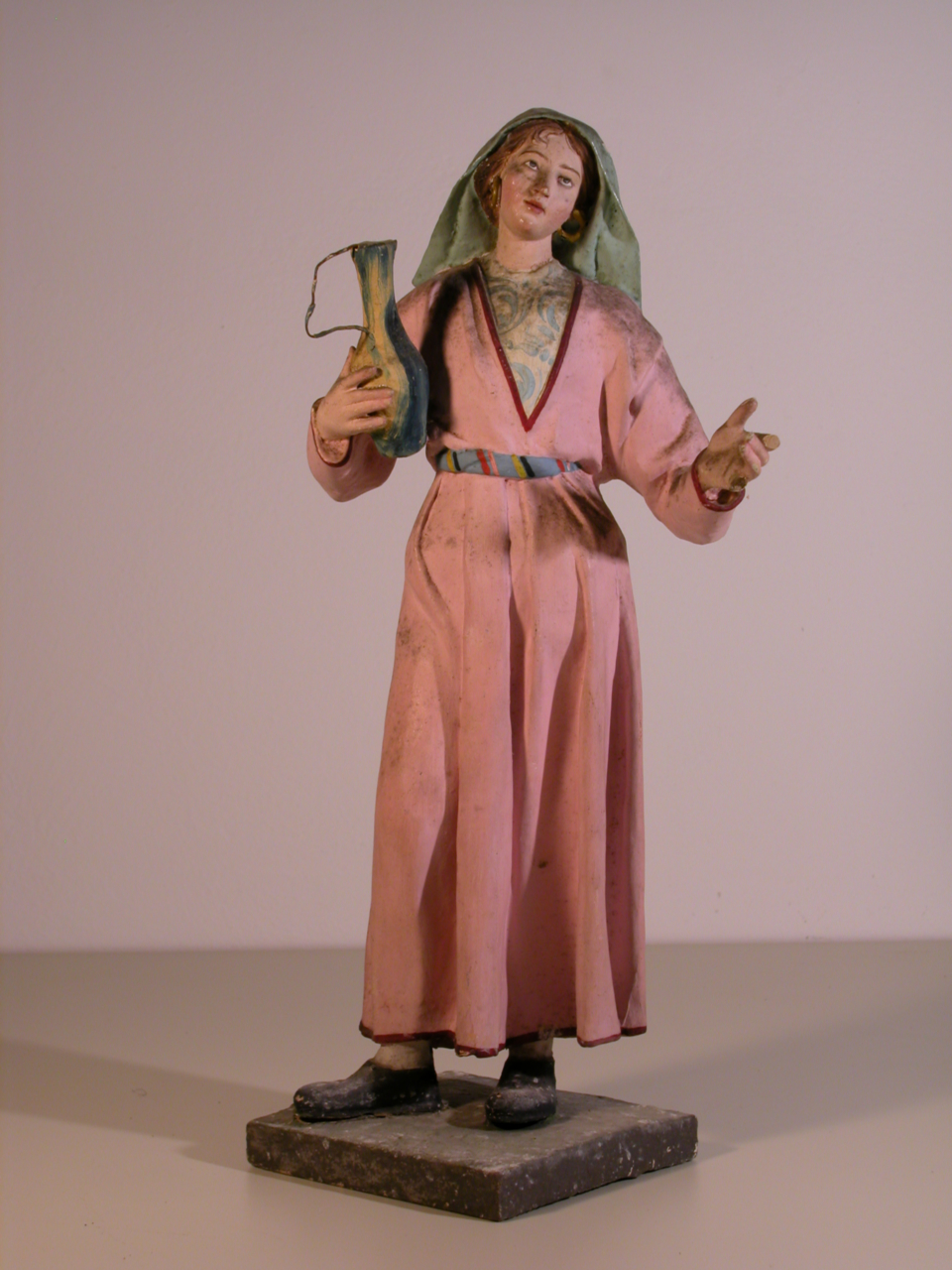 figura femminile (statuetta di presepio, elemento d'insieme) - bottega pugliese (sec. XIX)