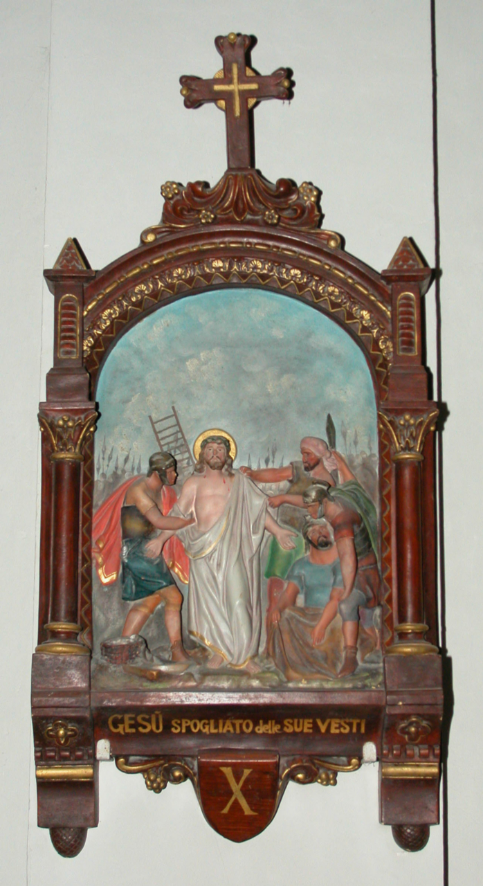 stazione X: Gesù spogliato e abbeverato di fiele (Via Crucis, elemento d'insieme) di Costantini Costantino (inizio sec. XX)