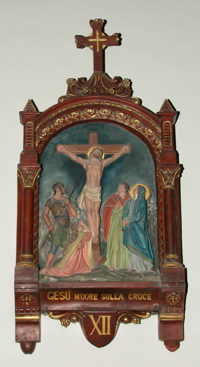 stazione XII: Gesù innalzato e morto in croce (Via Crucis, elemento d'insieme) di Costantini Costantino (inizio sec. XX)