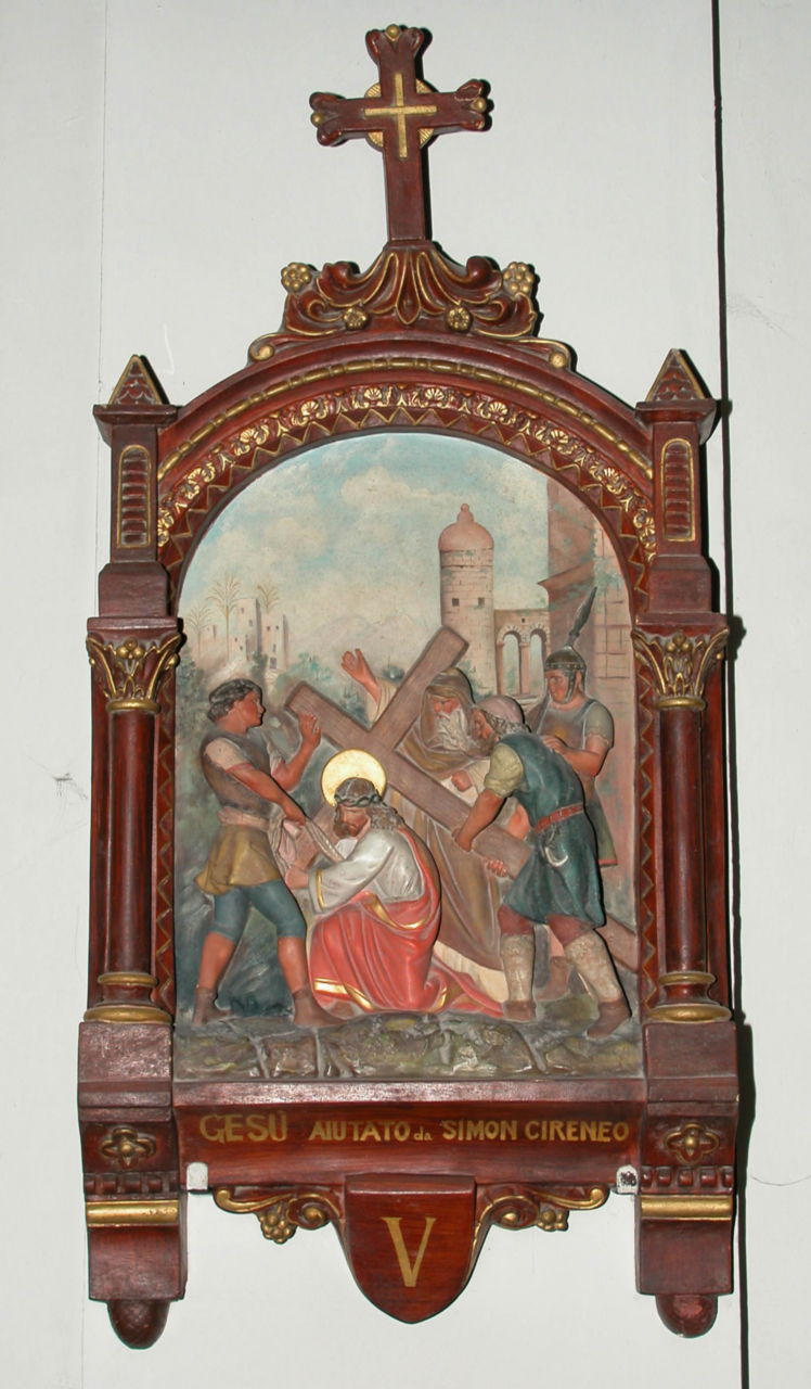 stazione V: Gesù aiutato da Simone il Cireneo a portare la croce (Via Crucis, elemento d'insieme) di Costantini Costantino (inizio sec. XX)