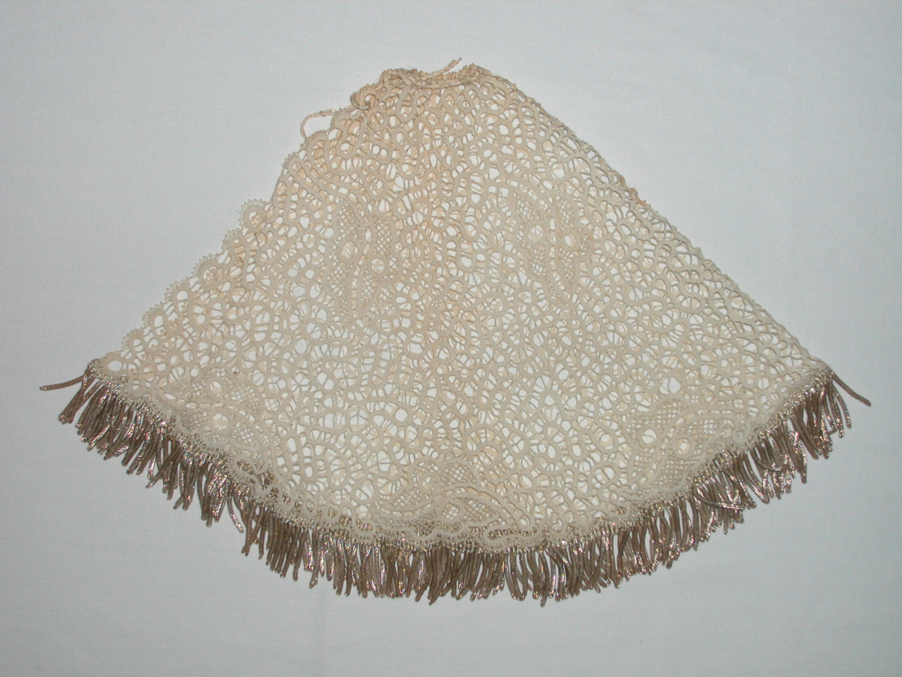 conopeo di pisside - manifattura marchigiana (prima metà sec. XX)