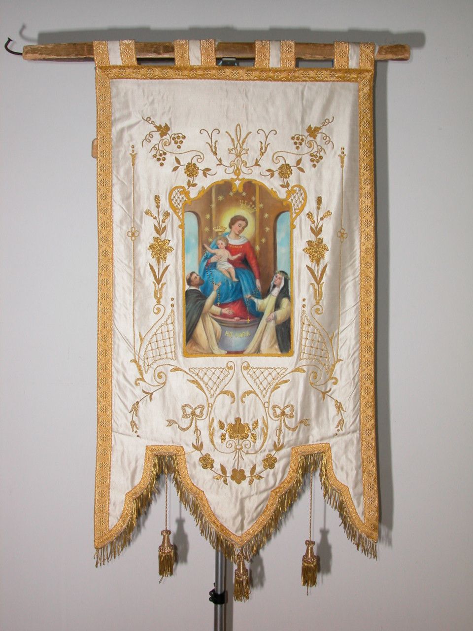Madonna del Rosario (stendardo processionale) - manifattura marchigiana (metà sec. XX)