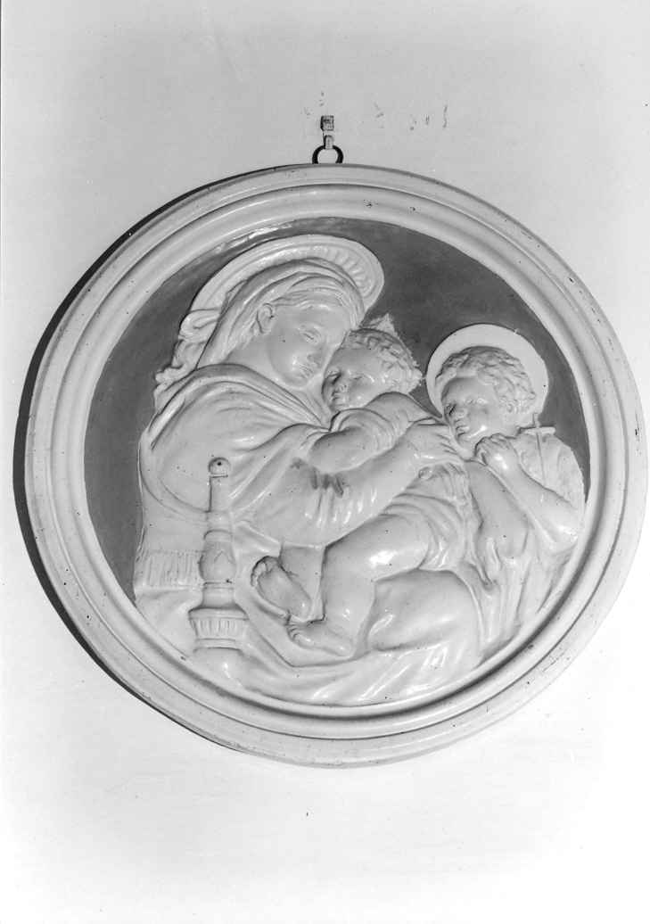 Madonna con Bambino e San Giovannino (rilievo) - ambito marchigiano (primo quarto sec. XX)