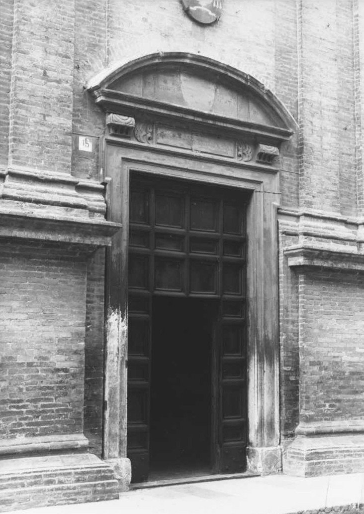 portale - ad arco ribassato - bottega marchigiana (sec. XVII)