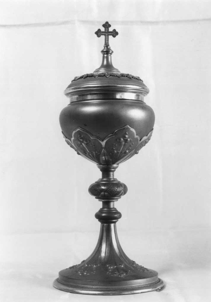 pisside - bottega marchigiana (prima metà sec. XX)