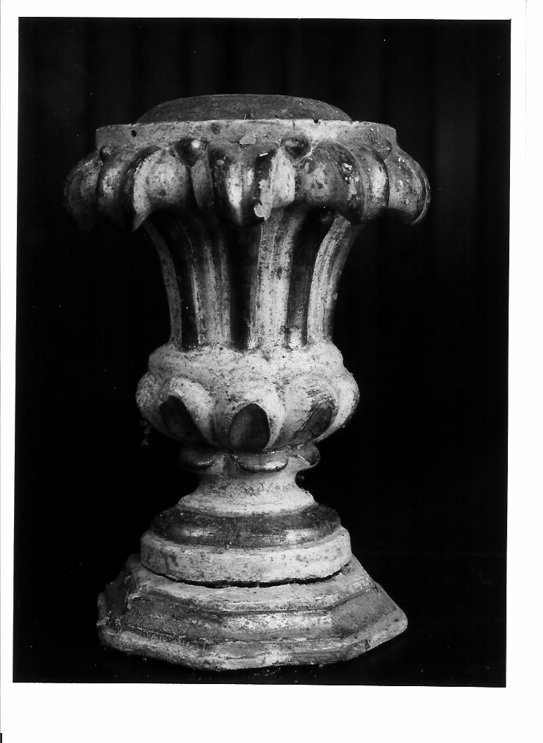 vaso d'altare con composizione floreale, serie - bottega marchigiana (sec. XIX)