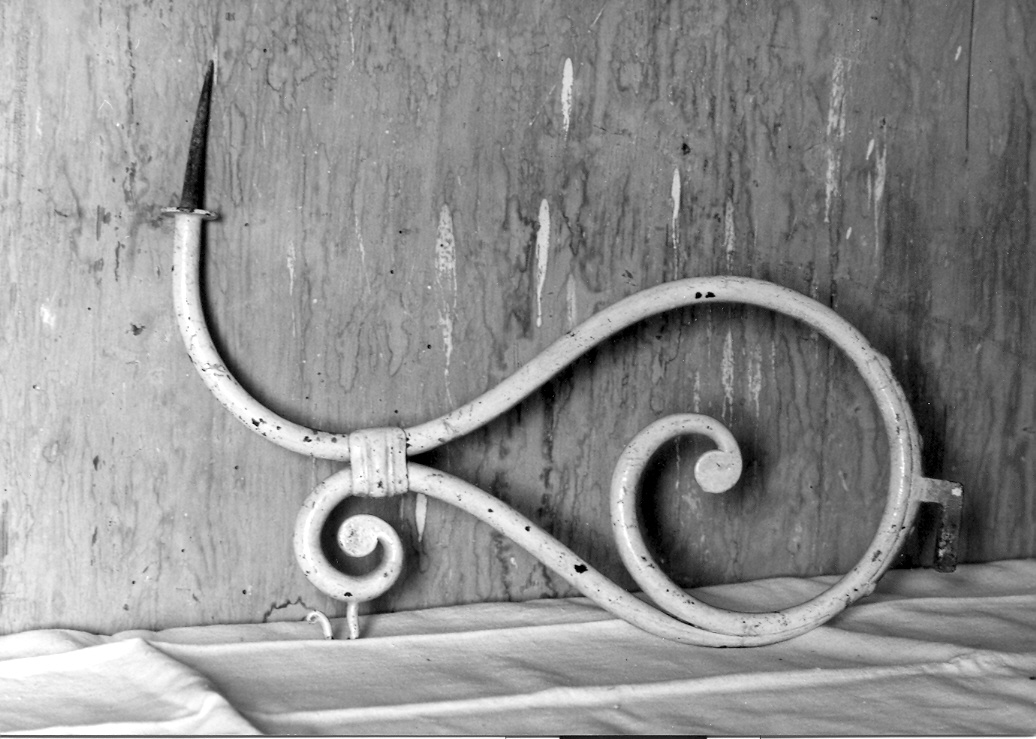 candeliere da parete, coppia - bottega marchigiana (fine/inizio secc. XIX/ XX)