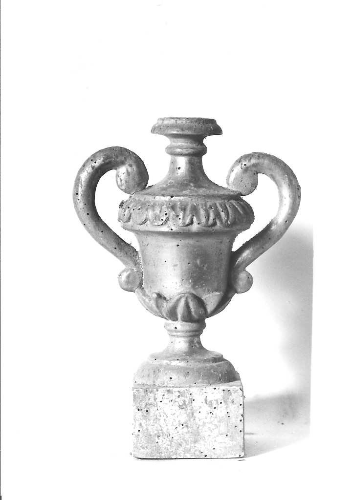 vaso d'altare con composizione floreale - bottega marchigiana (seconda metà sec. XIX)
