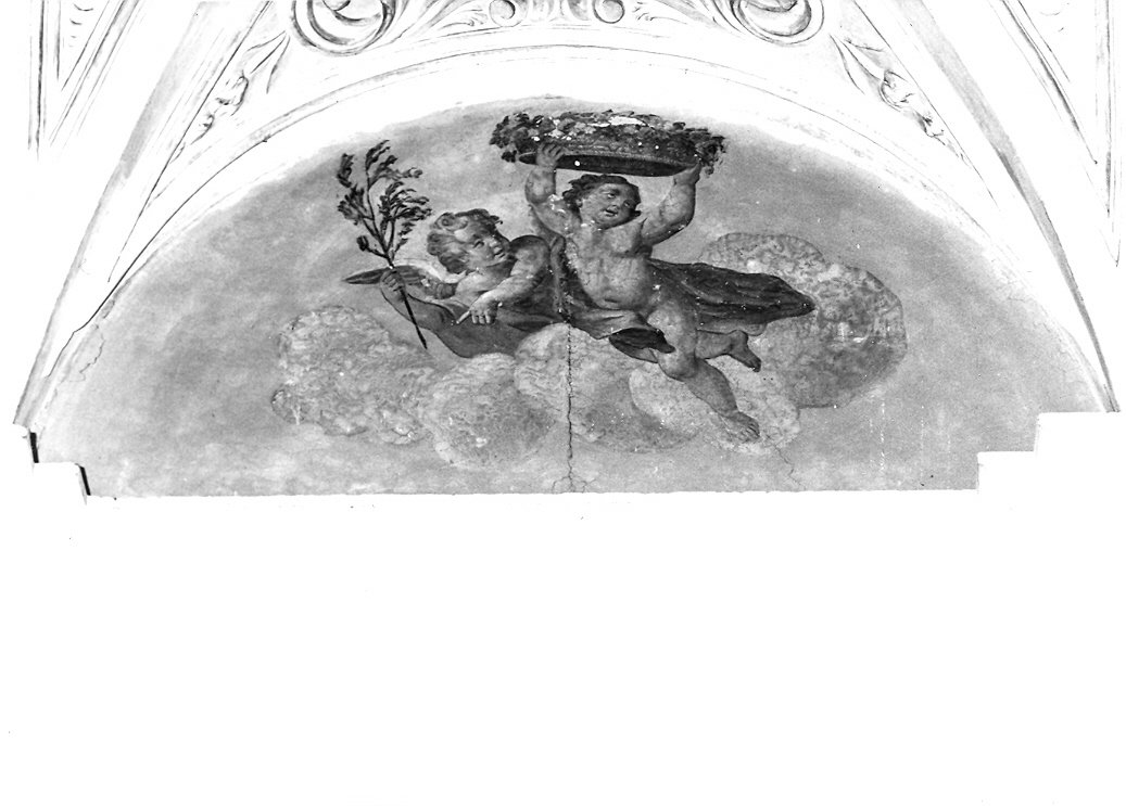angeli con tralcio floreale e corona (dipinto, elemento d'insieme) - ambito marchigiano (sec. XVIII)
