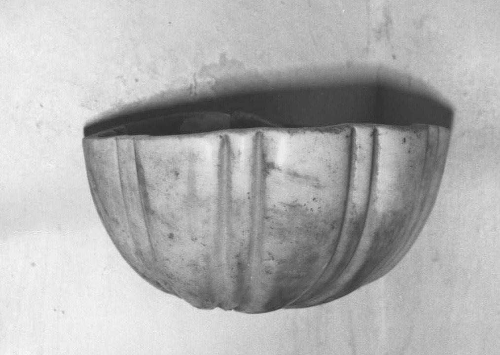 acquasantiera - a conchiglia - bottega marchigiana (sec. XVIII)