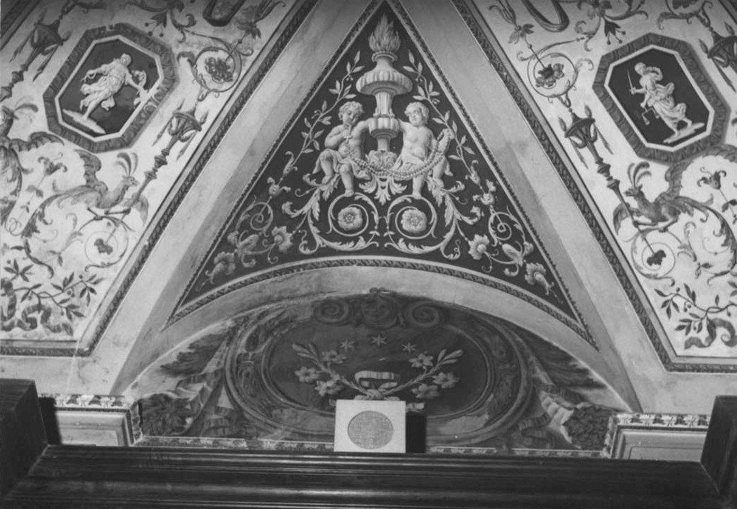 angelo reggicandelabro (decorazione pittorica) - ambito marchigiano (sec. XVIII)