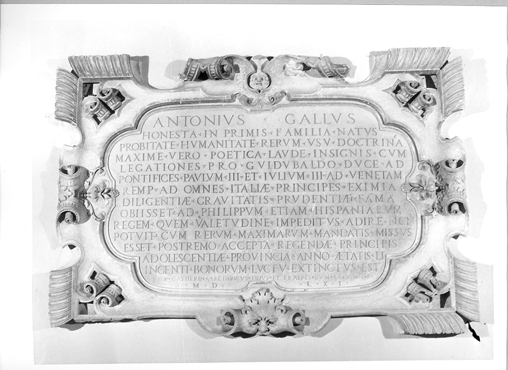 lapide commemorativa - bottega marchigiana (sec. XVI)