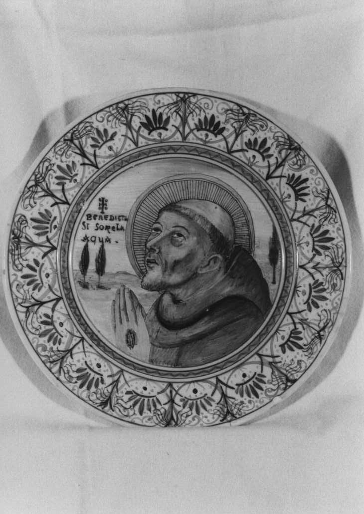 San Francesco d'Assisi in preghiera (piatto) - manifattura francescana (secondo quarto sec. XX)