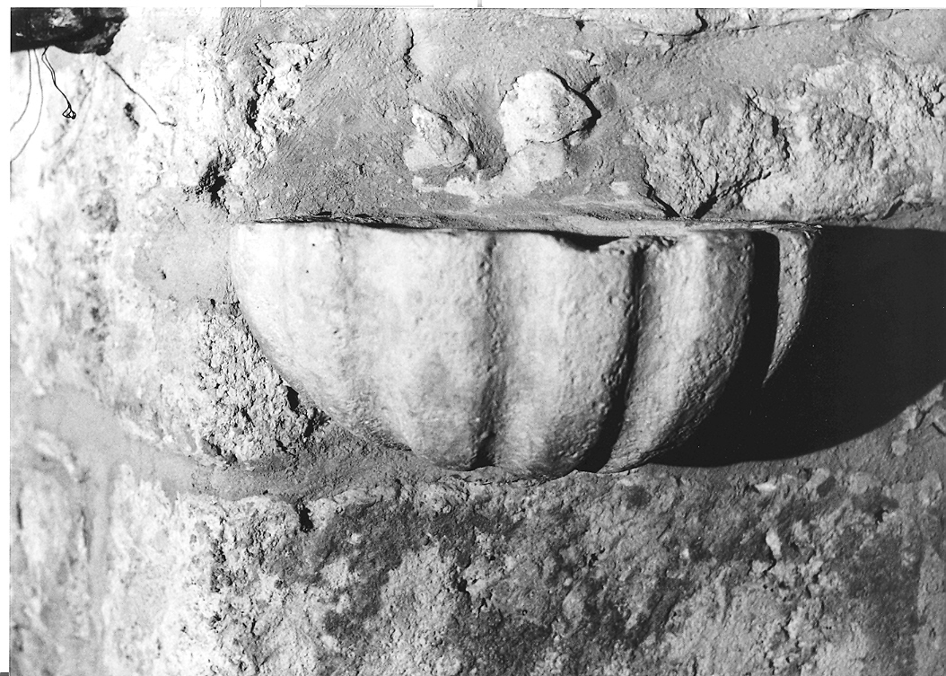 acquasantiera - bottega marchigiana (seconda metà sec. XVII)