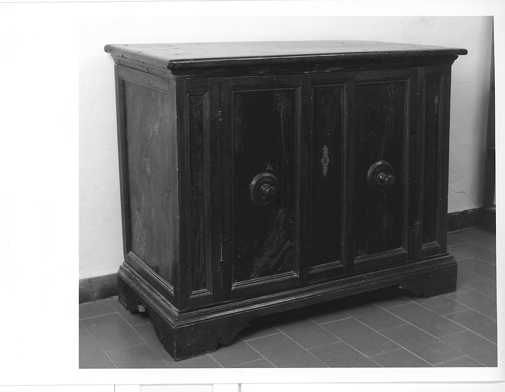 credenza - bottega marchigiana (prima metà sec. XVIII)