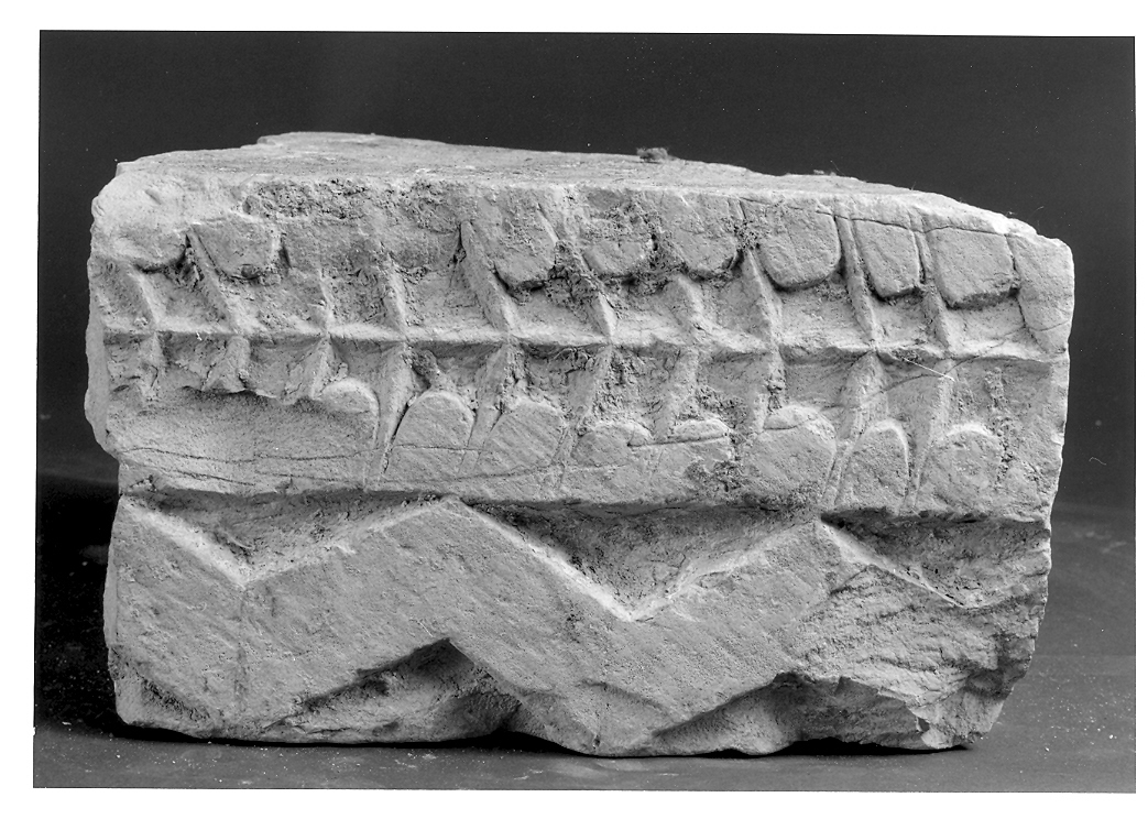 cornice, frammento - ambito marchigiano (seconda metà sec. XV)