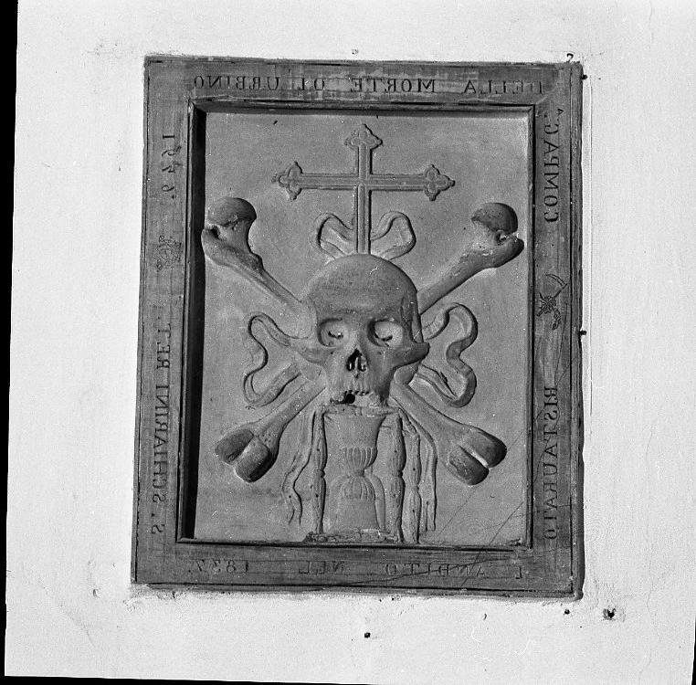 stemma della Compagnia della Morte (rilievo) - bottega marchigiana (sec. XIX)