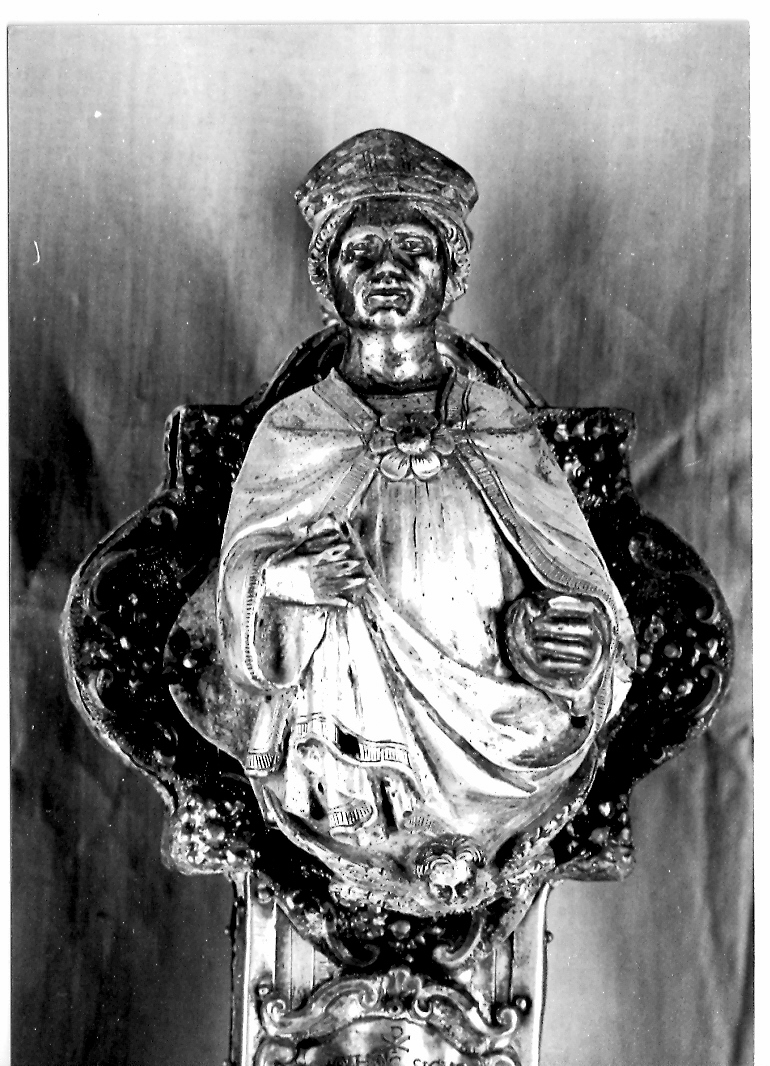 Santo vescovo (rilievo, elemento d'insieme) di Vannini Pietro (attribuito) (sec. XV)