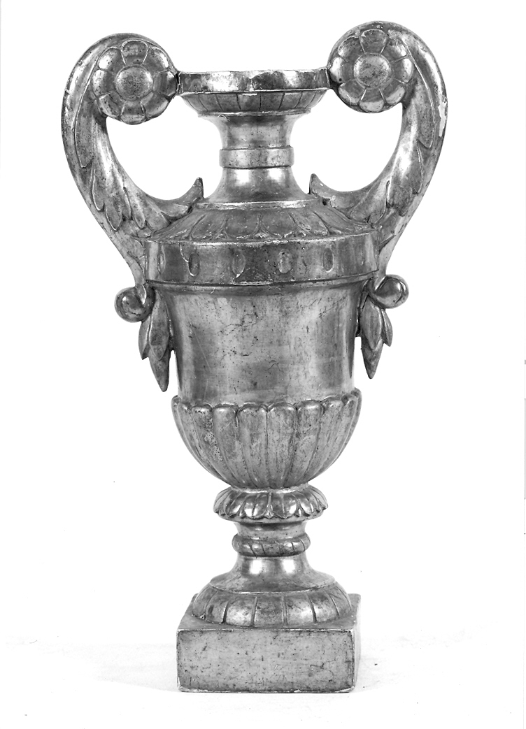 vaso d'altare con composizione floreale, serie - bottega marchigiana (seconda metà sec. XIX)