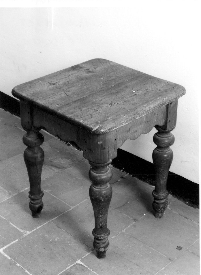 sgabello - bottega marchigiana (ultimo quarto sec. XIX)