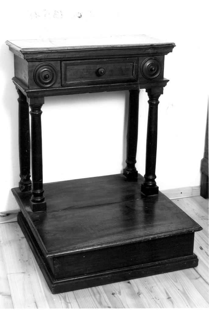 inginocchiatoio - bottega marchigiana (ultimo quarto sec. XIX)