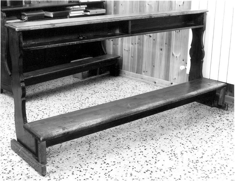 inginocchiatoio, serie - bottega marchigiana (primo quarto sec. XX)