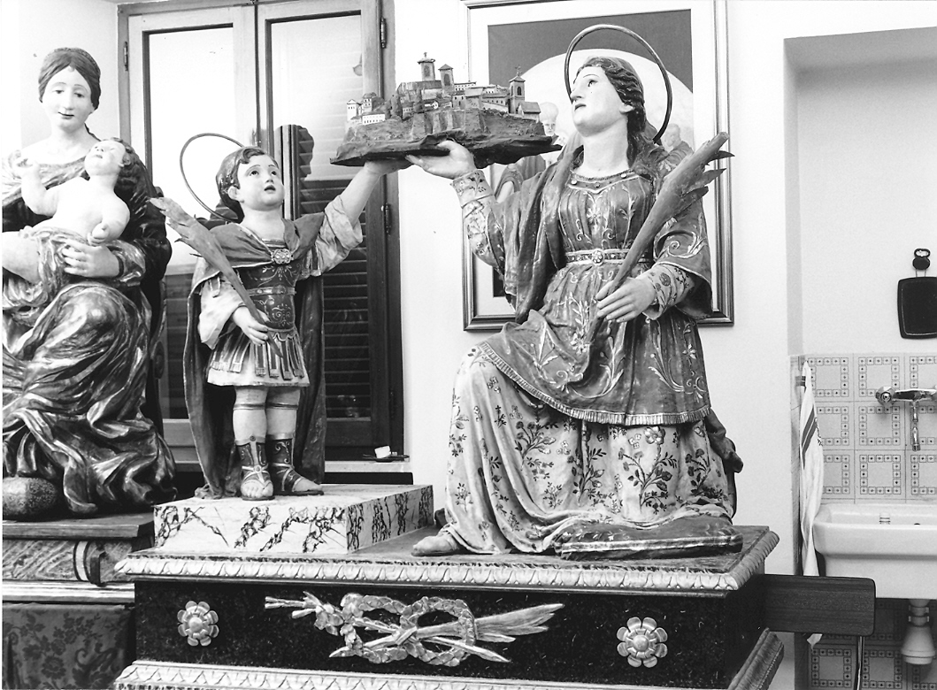 Santi Quirico e Giulitta reggono il plastico di Serra San Quirico (gruppo scultoreo) - ambito marchigiano (prima metà sec. XVIII)