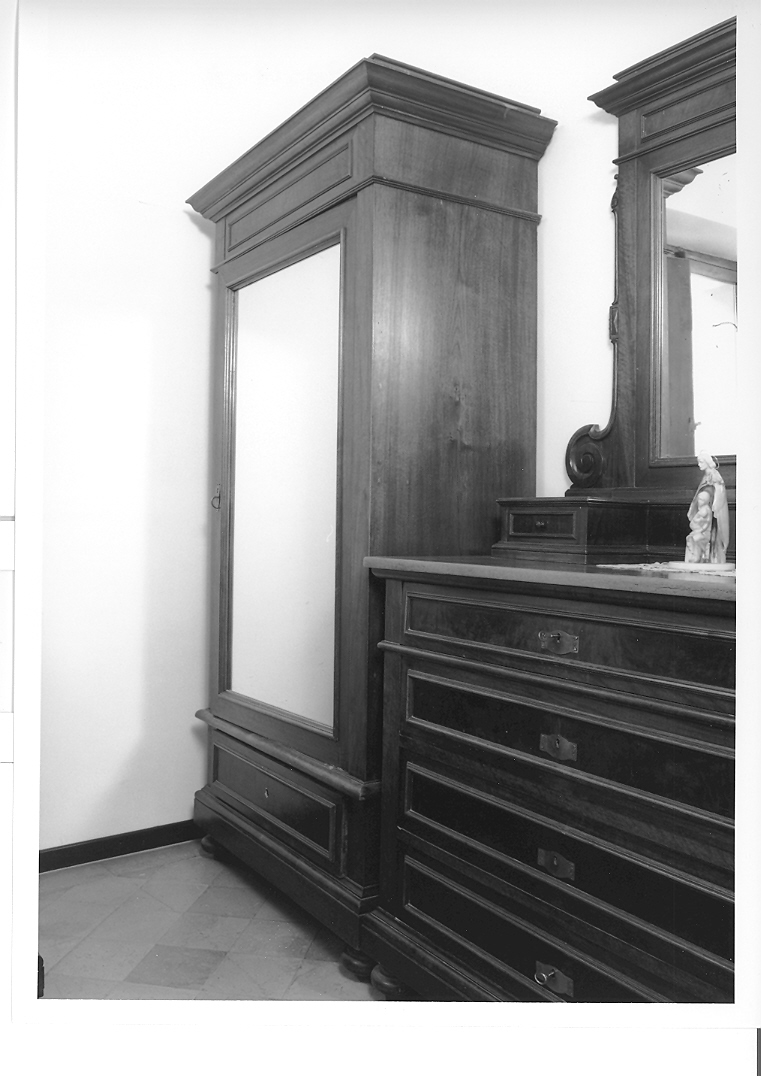 armadio - bottega marchigiana (fine/inizio secc. XIX/ XX)