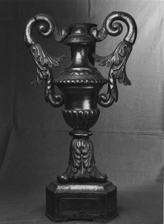 vaso d'altare con composizione floreale, serie - manifattura marchigiana (primo quarto sec. XIX)