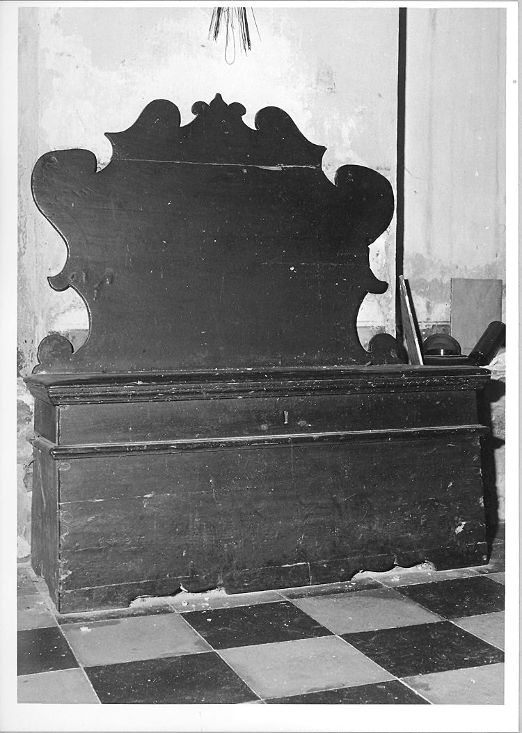 cassapanca - bottega marchigiana (fine, inizio sec. XVIII, sec. XIX)