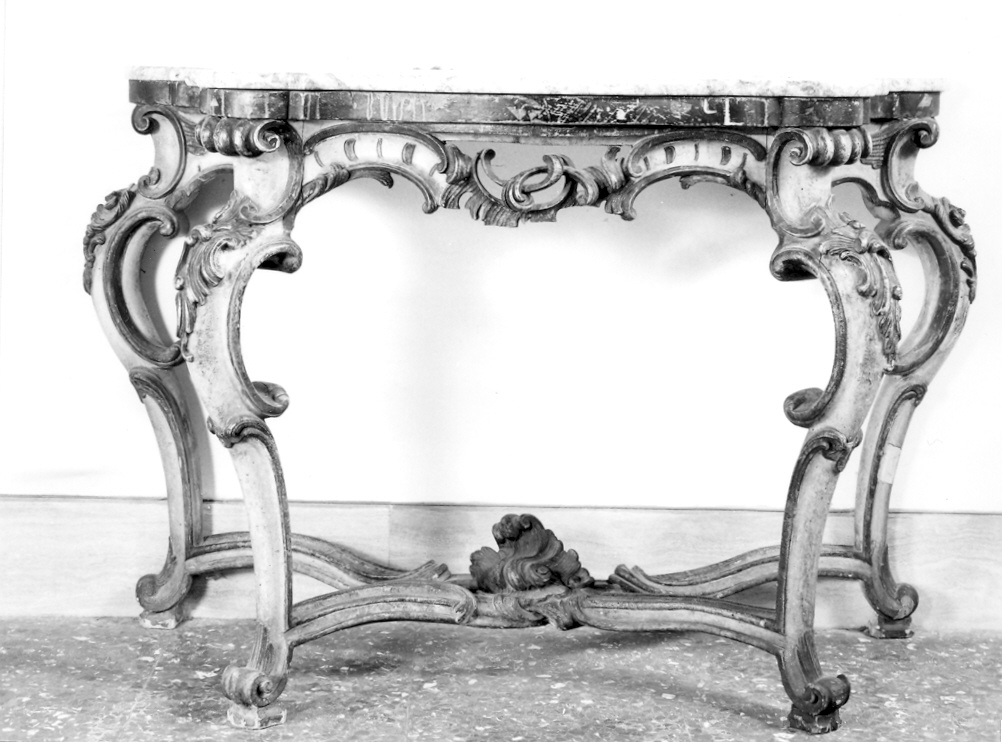 console - bottega italiana (prima metà sec. XVIII)