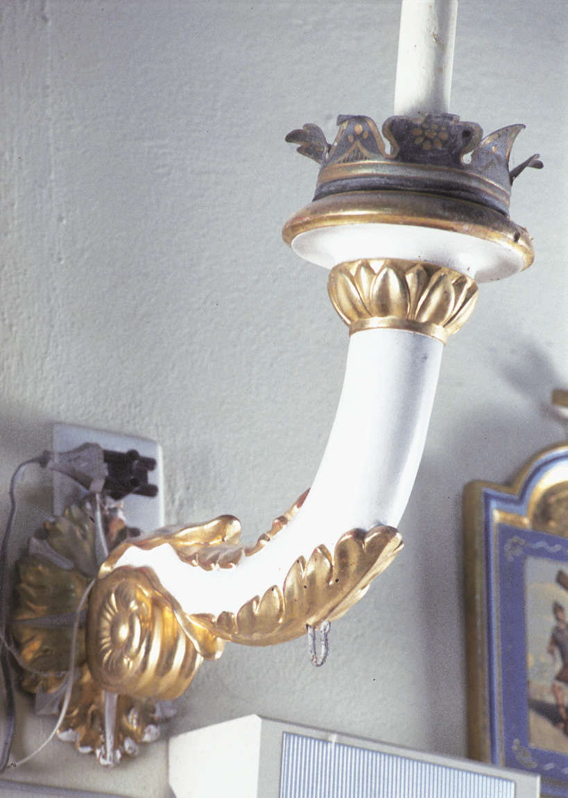 candeliere da parete, serie - bottega pesarese (inizio sec. XX)