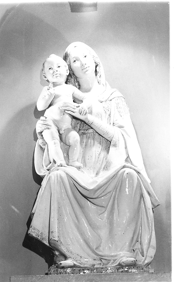 Madonna con personaggi che implorano il suo aiuto (statua) di Della Robbia Andrea, Della Robbia Luca (secondo quarto sec. XV)