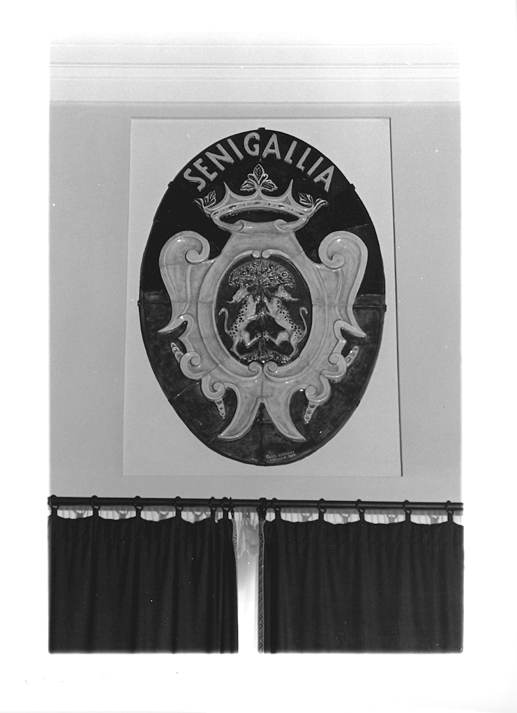 stemma comunale di Senigallia (rilievo) - manifattura marchigiana (sec. XIX)