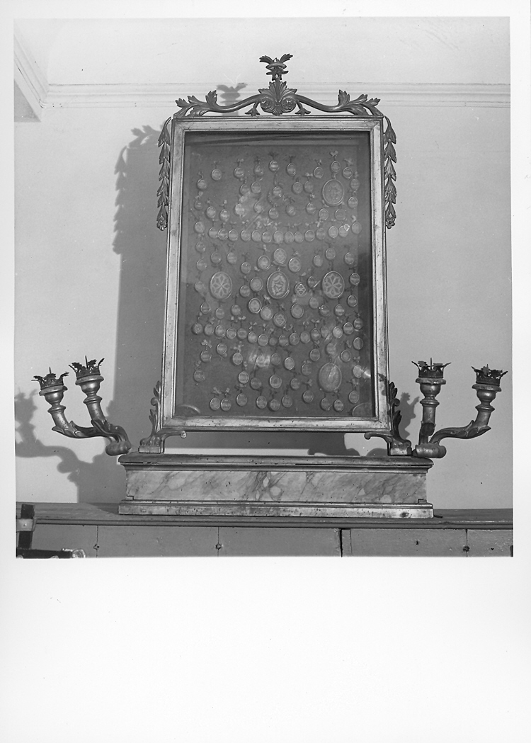 reliquiario a teca - bottega marchigiana (fine/inizio secc. XVIII/ XIX)