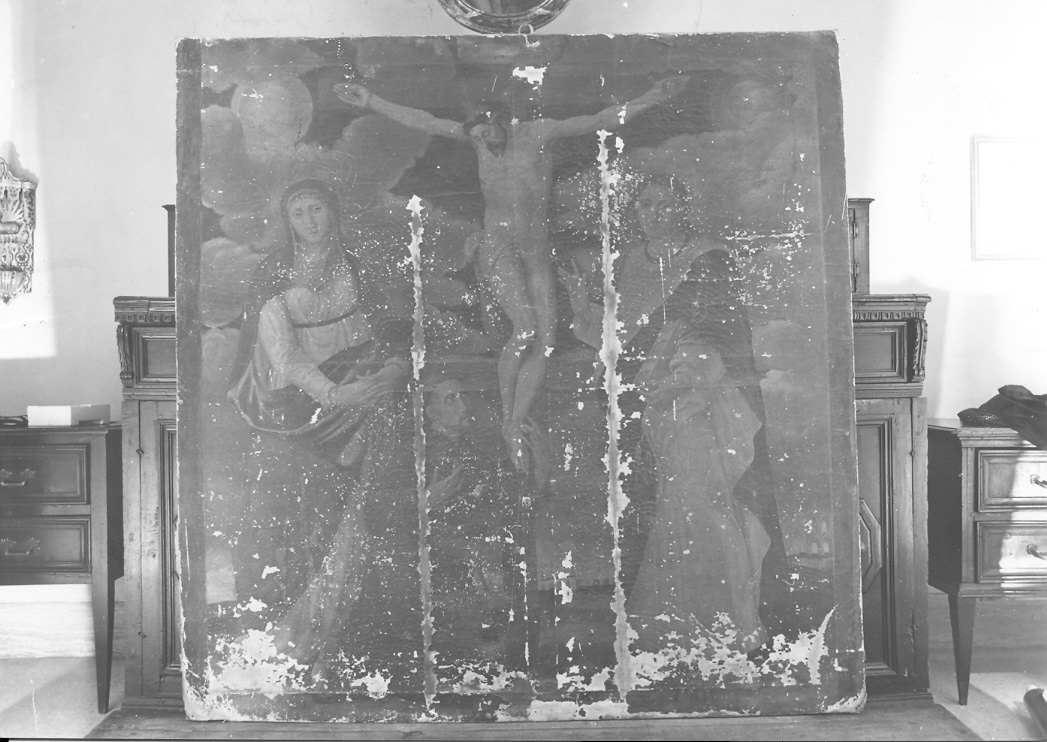 Cristo crocifisso con la Madonna, San Francesco d'Assisi e San Giovanni evangelista (dipinto) di Domiziani Domiziano (sec. XVI)