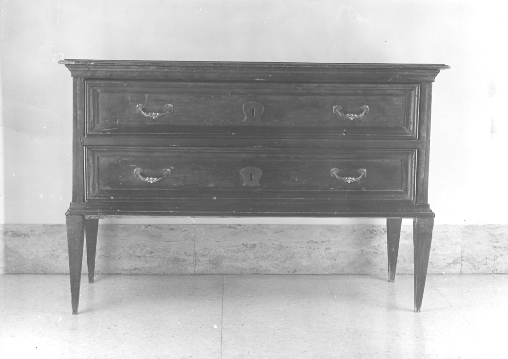 cassettone - bottega marchigiana (sec. XVIII)