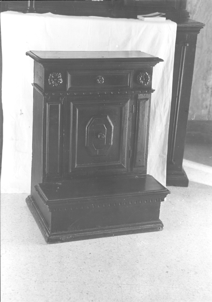 inginocchiatoio - a stipetto - bottega marchigiana (inizio sec. XVII)