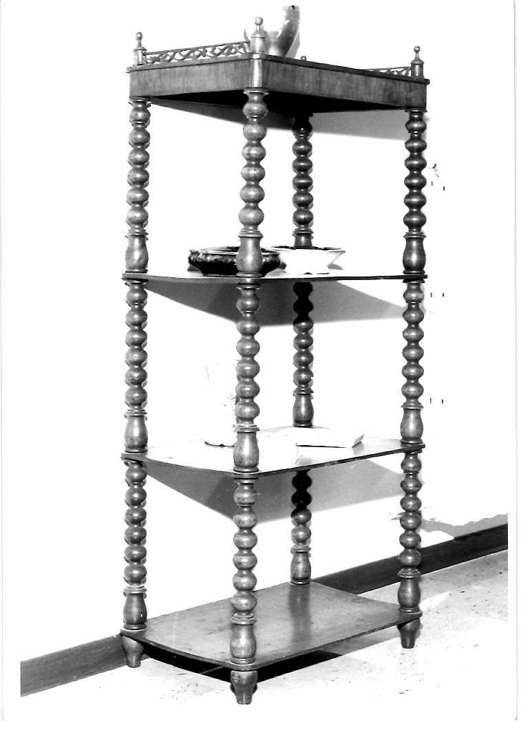 scaffale - bottega Italia centrale (prima metà sec. XX)