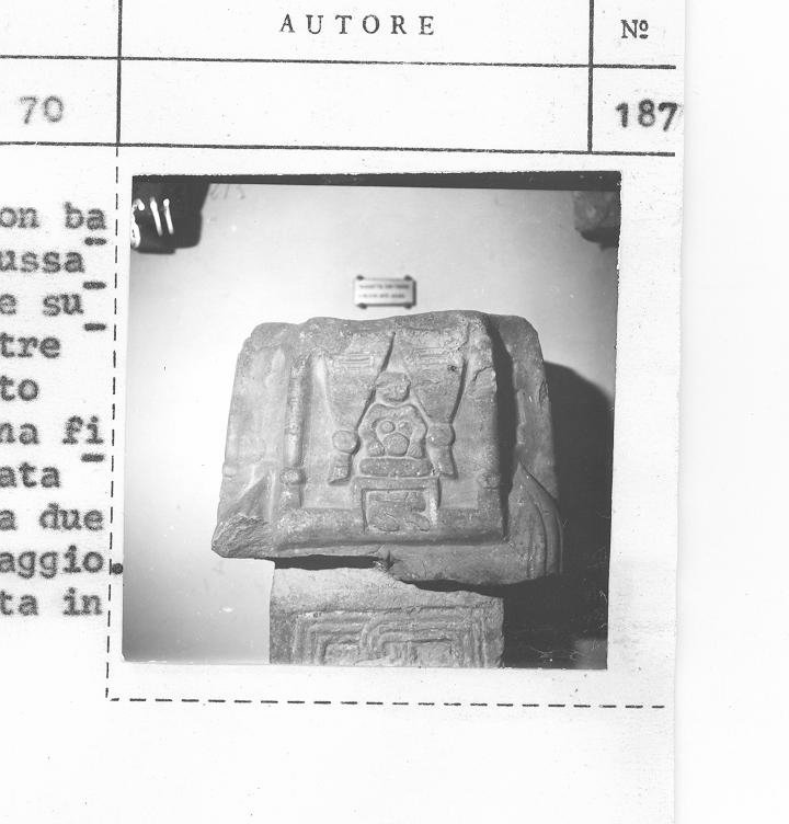 figure (vaschetta) - bottega marchigiana (sec. XI)